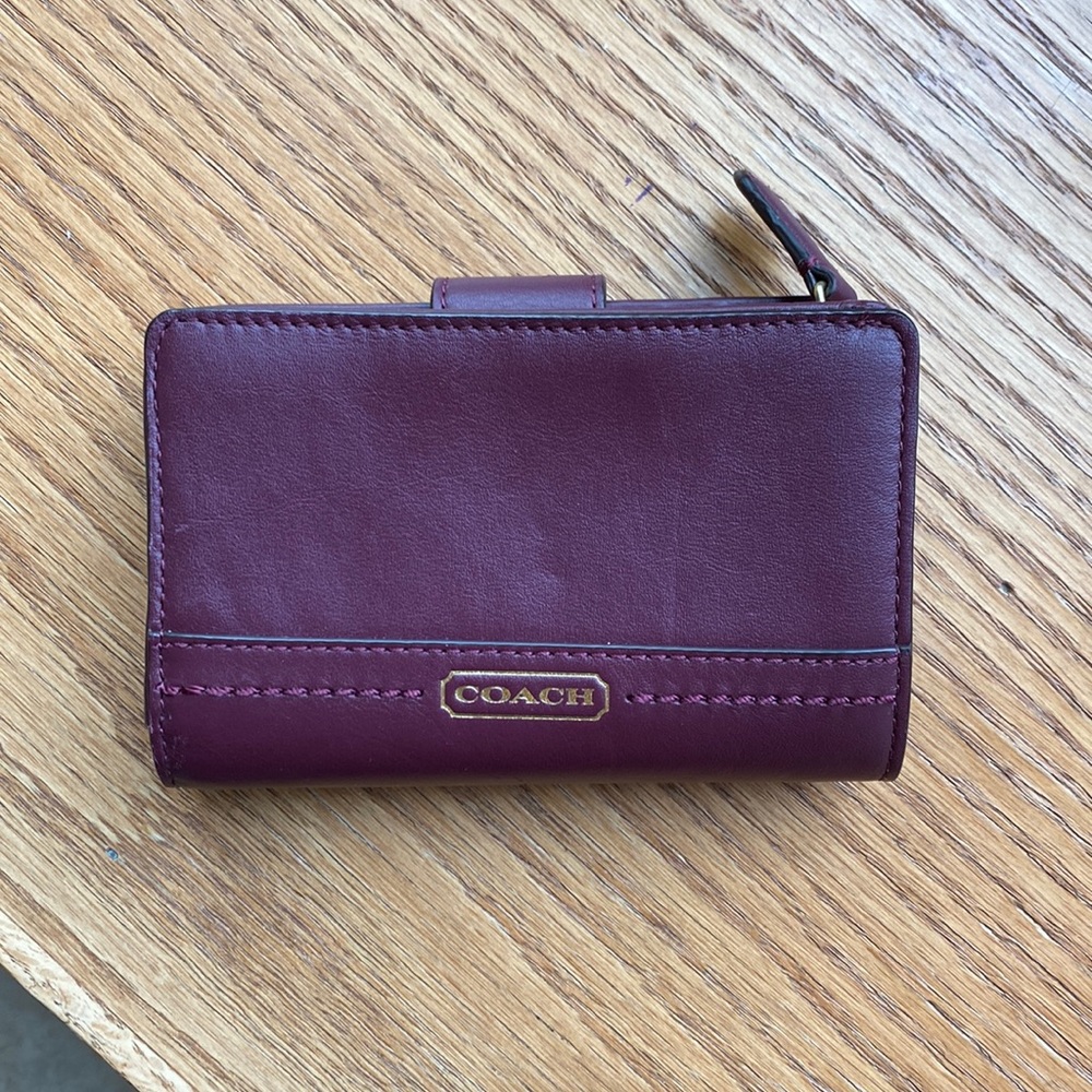 🎉HP🎉 Coach wallet maroon NWOT